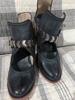 EUC- OG Freebird by Steven “Blade”. Size 7